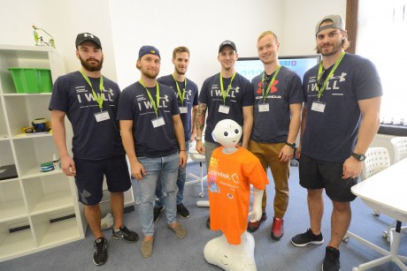 Egyedi pakkot terveztek a hokisok az Alba Innovárban